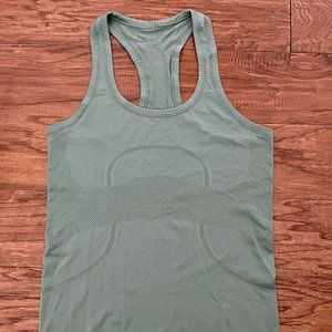 Like New Lululemon Swiftly Tech Tank Green Size 6